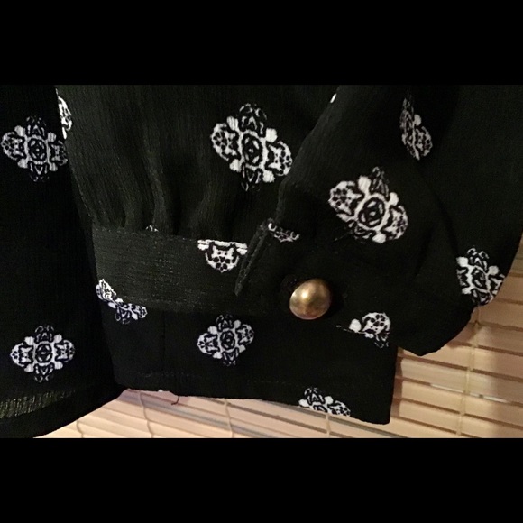 SWEET WANDERER cold shoulder blouse - Picture 5 of 8